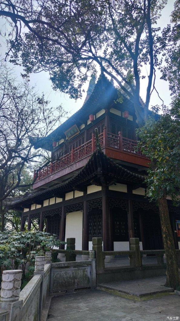 25岁男生只有中专学历,学点啥好就业?-高效有问必答平台